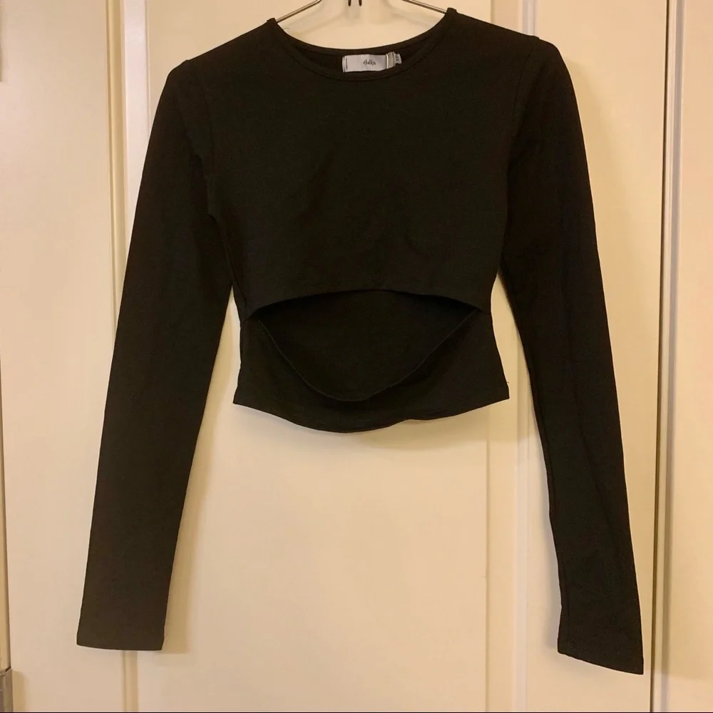 Black Holiston Cut Out Long Sleeve Crop Top
